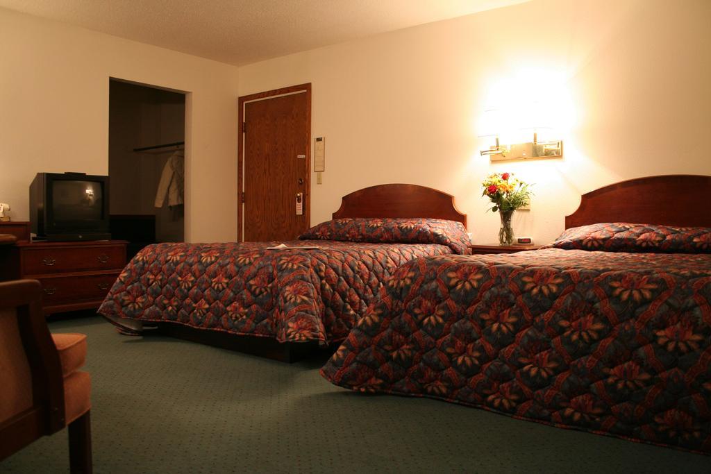 University Inn Cedar Falls Habitación foto